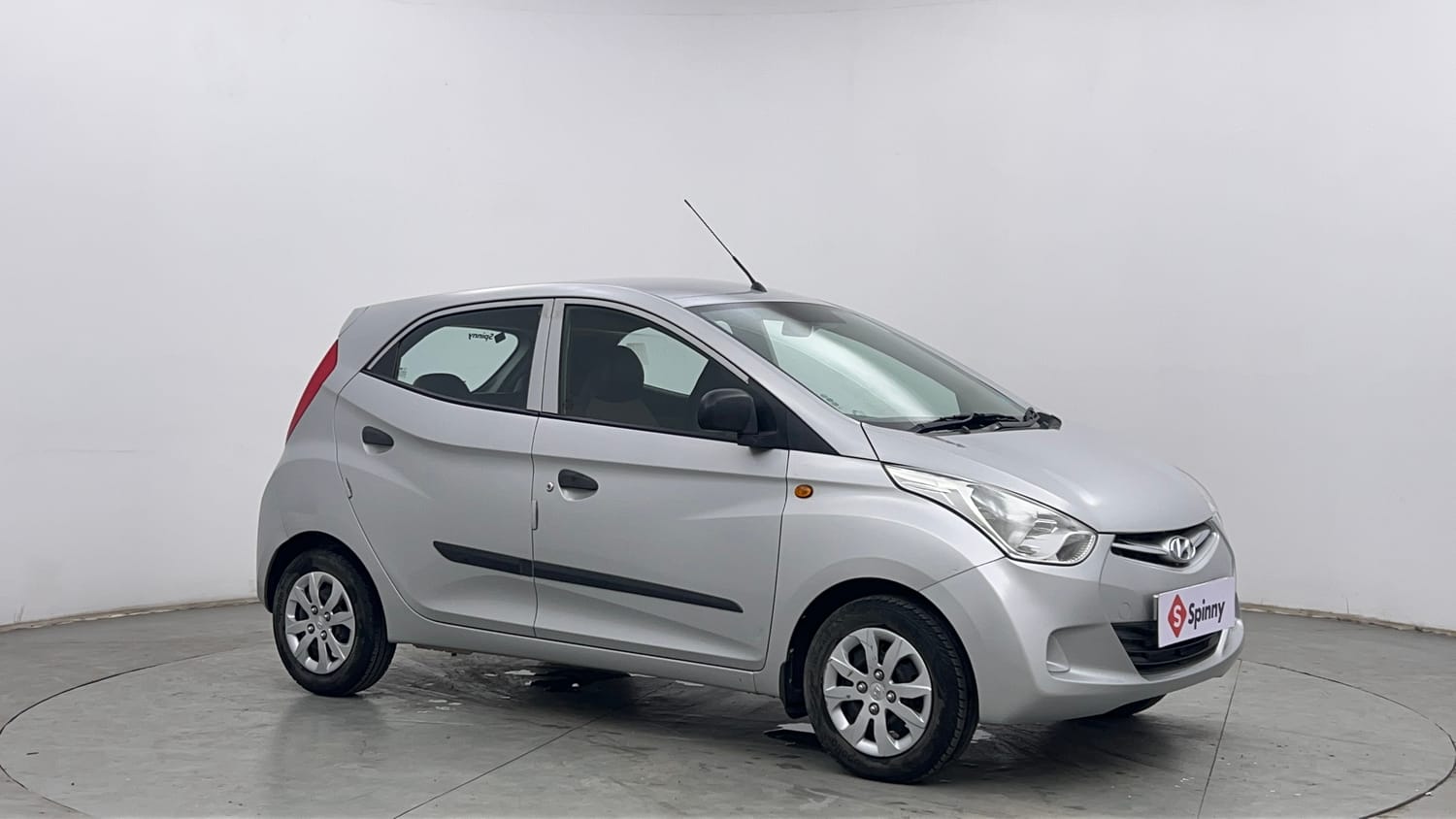 Used 2015 Hyundai Eon Magna + Petrol Manual exterior RIGHT FRONT CORNER VIEW