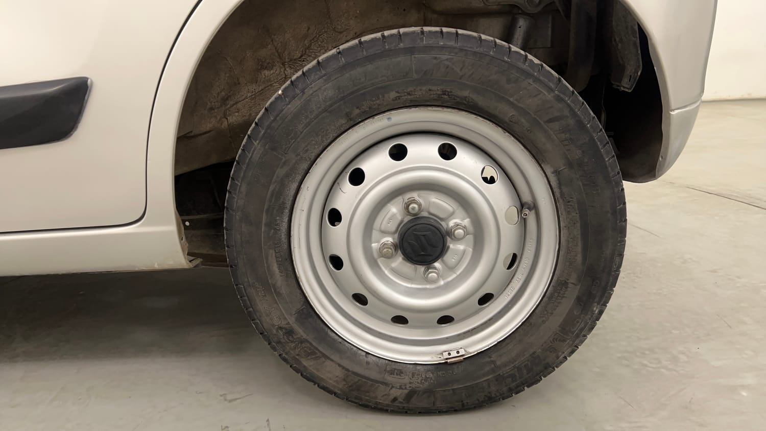 Used 2012 Maruti Suzuki Wagon R 1.0 LXi CNG Cng Manual tyres LEFT REAR TYRE RIM VIEW