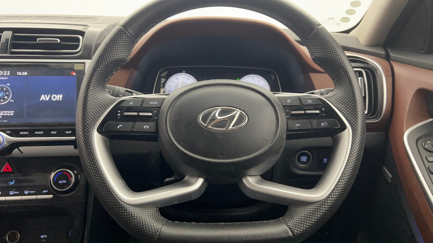 Used 2023 Hyundai Alcazar Platinum 7 STR 1.5 Turbo Petrol Petrol Manual interior STEERING VIEW