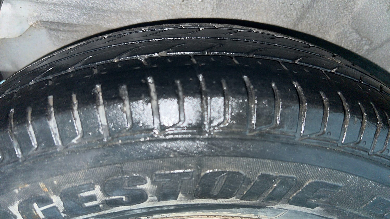 Used 2014 Hyundai i10 Sportz 1.1 iRDE2 Petrol Manual tyres RIGHT REAR TYRE TREAD VIEW