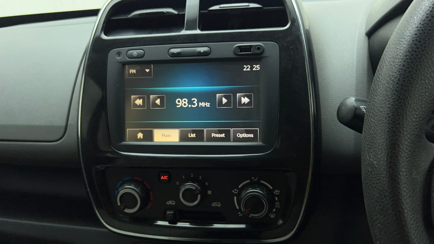 Used 2016 Renault Kwid RXT Petrol Manual top_features Integrated (in-dash) music system