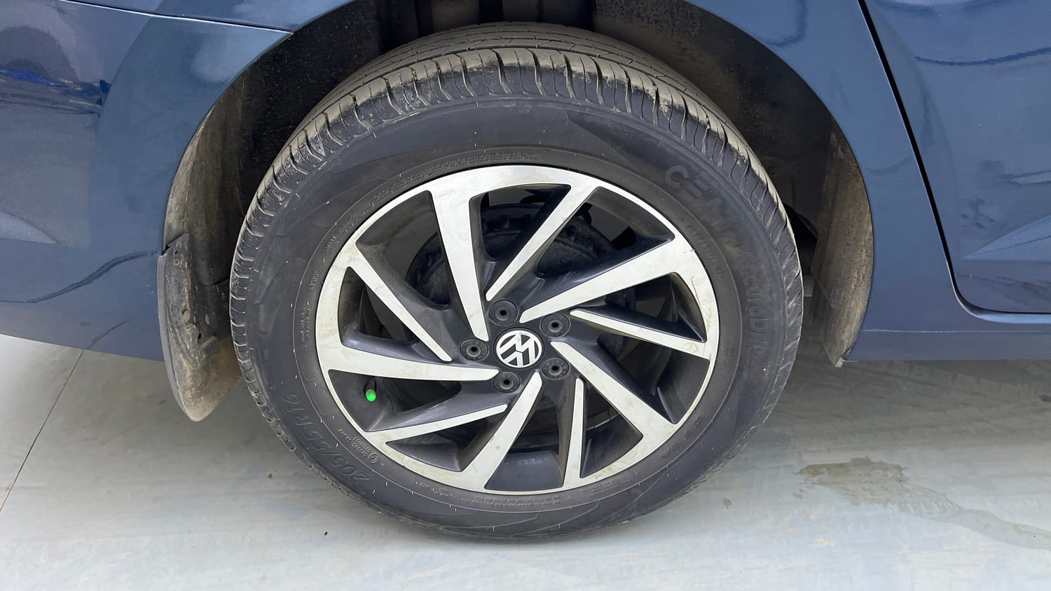 Used 2023 Volkswagen Virtus Topline 1.0 TSI AT Petrol Automatic tyres RIGHT REAR TYRE RIM VIEW