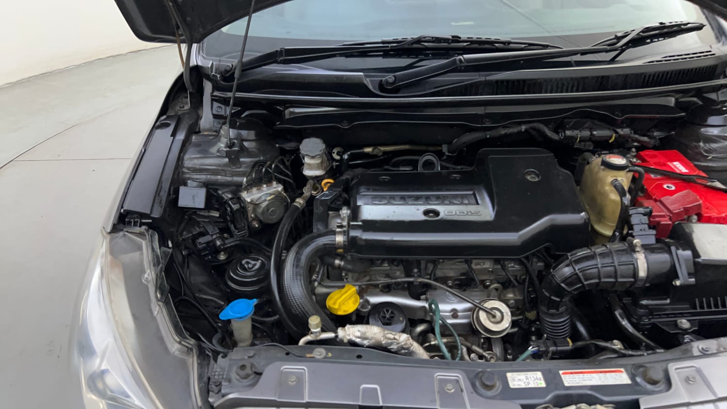 Used 2017 Maruti Suzuki Ciaz Zeta 1.3 Hybrid Diesel Manual engine ENGINE RIGHT SIDE HINGE & APRON VIEW