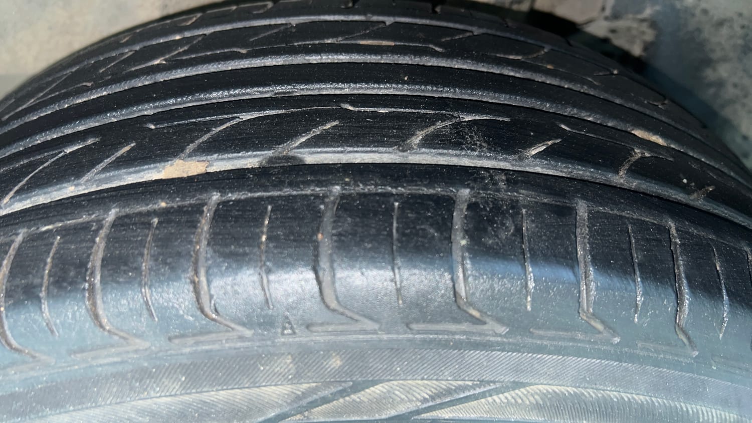 Used 2018 Maruti Suzuki Swift ZXi AMT Petrol Automatic tyres LEFT REAR TYRE TREAD VIEW