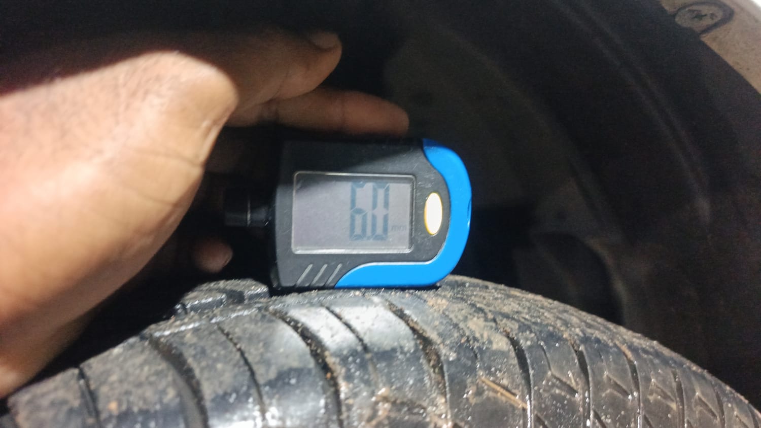 Used 2013 Honda Amaze 1.2 VX AT i-VTEC Petrol Automatic tyres RIGHT FRONT TYRE TREAD VIEW
