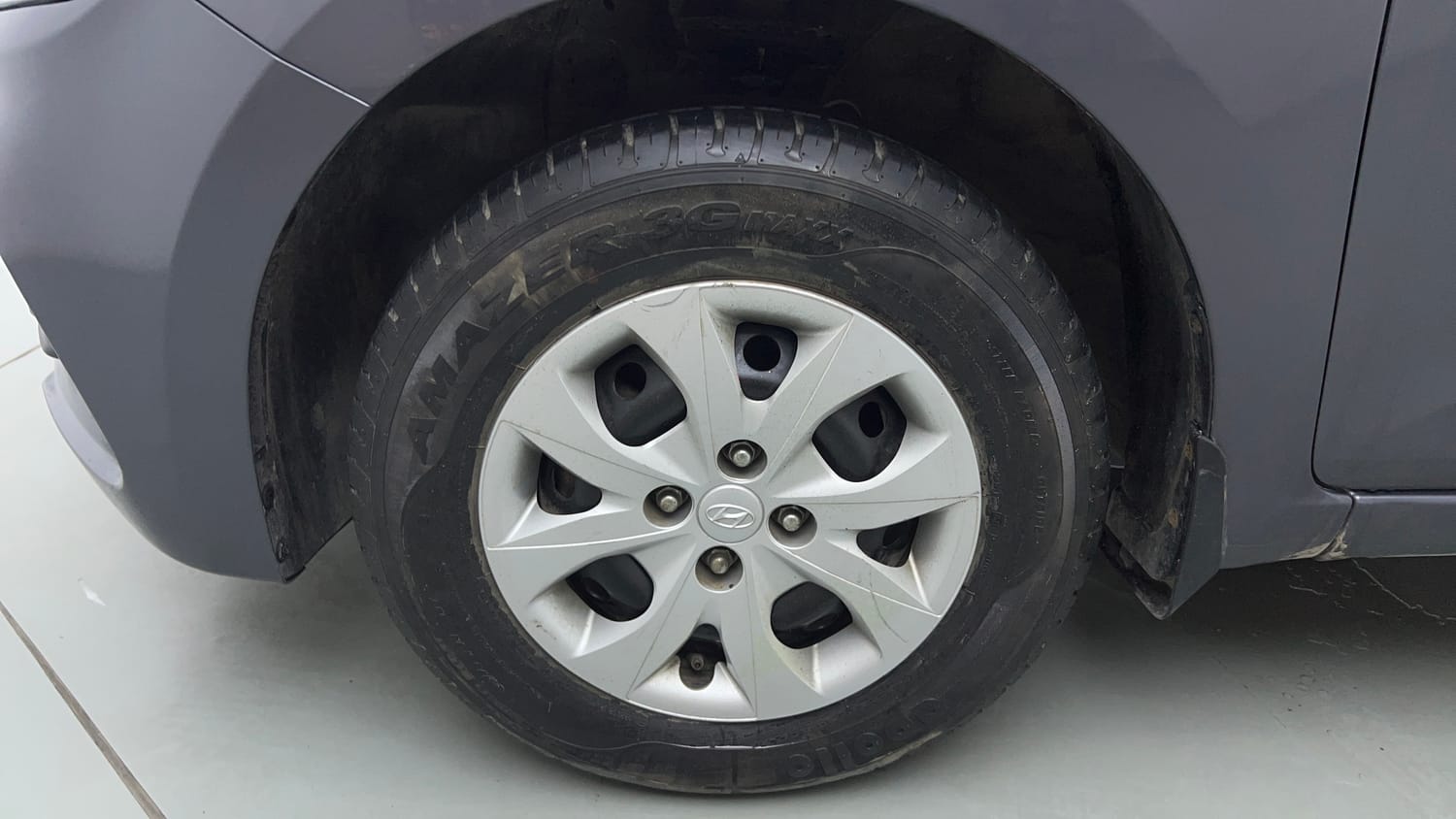 Used 2018 Hyundai Elite i20 Magna Executive 1.2 Petrol Manual tyres LEFT FRONT TYRE RIM VIEW