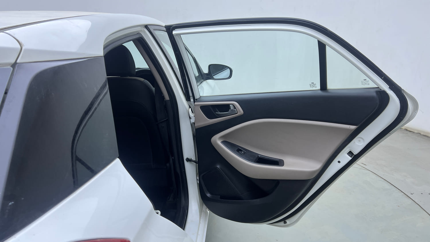 Used 2017 Hyundai Elite i20 Sportz 1.2 Petrol Manual interior RIGHT REAR DOOR OPEN VIEW