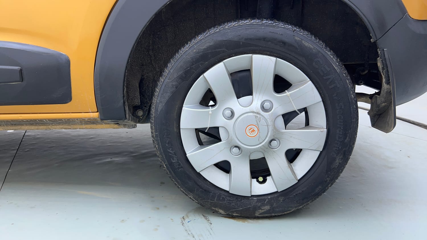 Used 2020 Renault Triber RXZ EASY-R AMT Petrol Automatic tyres LEFT REAR TYRE RIM VIEW