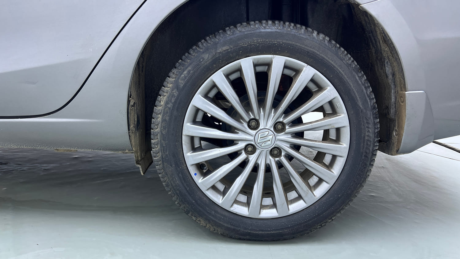 Used 2017 Maruti Suzuki Ciaz ZXI+ Petrol Manual tyres LEFT REAR TYRE RIM VIEW