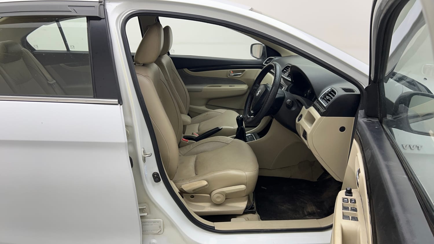 Used 2015 Maruti Suzuki Ciaz ZXI+ Petrol Manual interior RIGHT SIDE FRONT DOOR CABIN VIEW