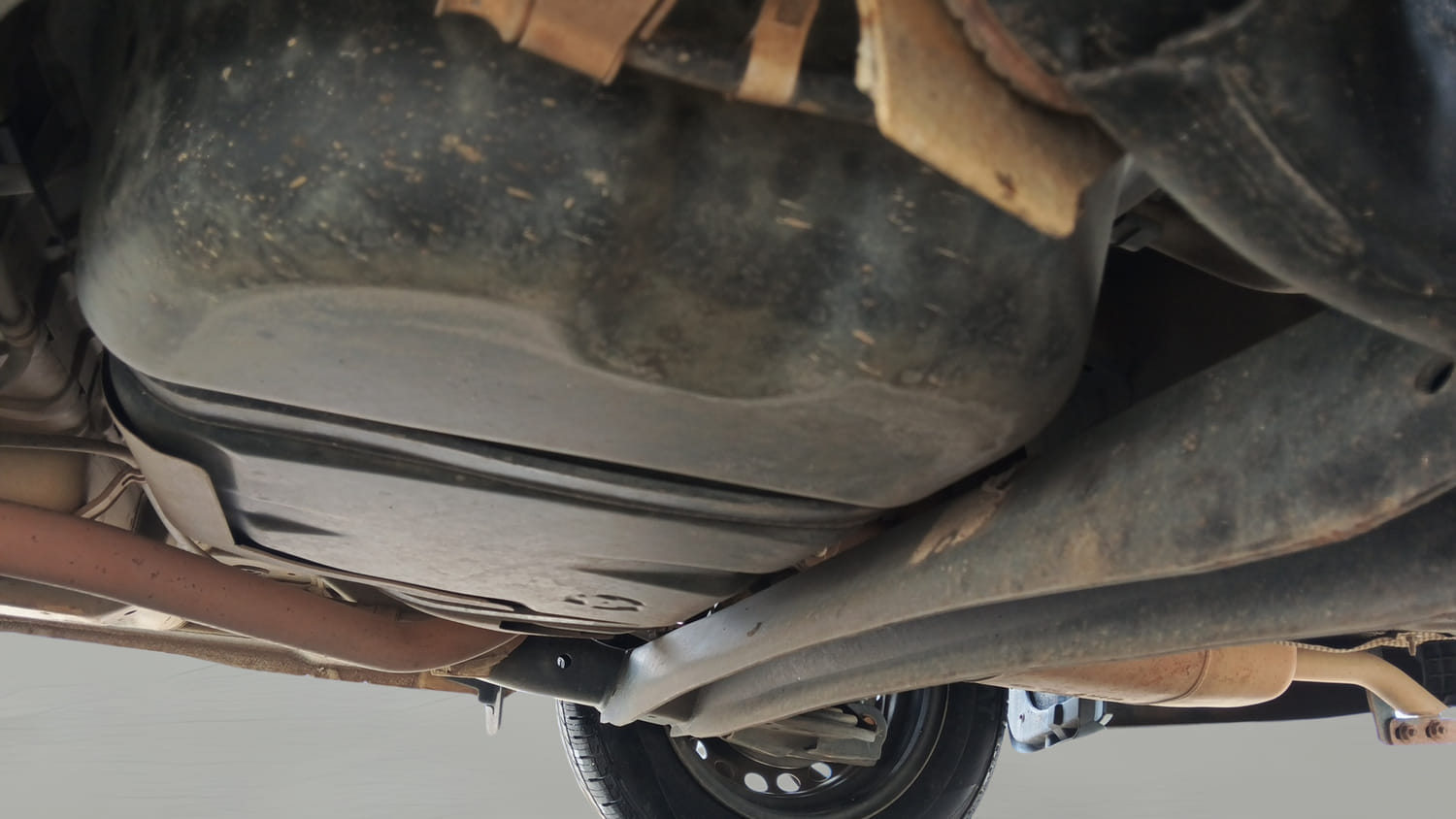 Used 2022 Hyundai Aura S 1.2 CNG Cng Manual extra REAR UNDERBODY VIEW (TAKEN FROM REAR)
