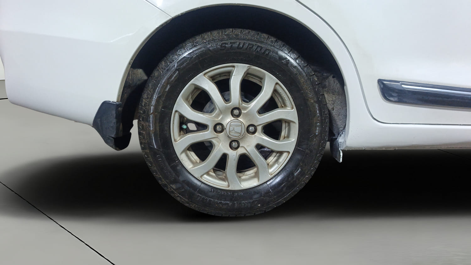 Used 2013 Honda Amaze 1.2 VX AT i-VTEC Petrol Automatic tyres RIGHT REAR TYRE RIM VIEW
