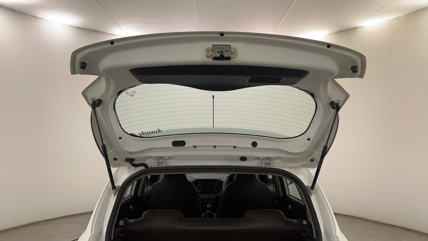 Used 2019 Hyundai Grand i10 Sportz 1.2 Kappa VTVT Petrol Manual interior DICKY DOOR OPEN VIEW
