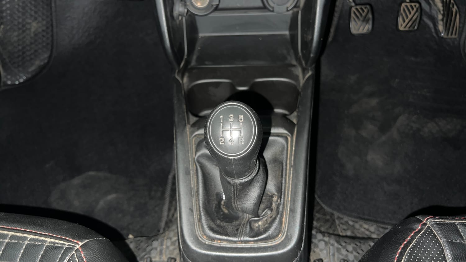 Used 2025 Maruti Suzuki Swift LXi Petrol Manual interior GEAR  KNOB VIEW