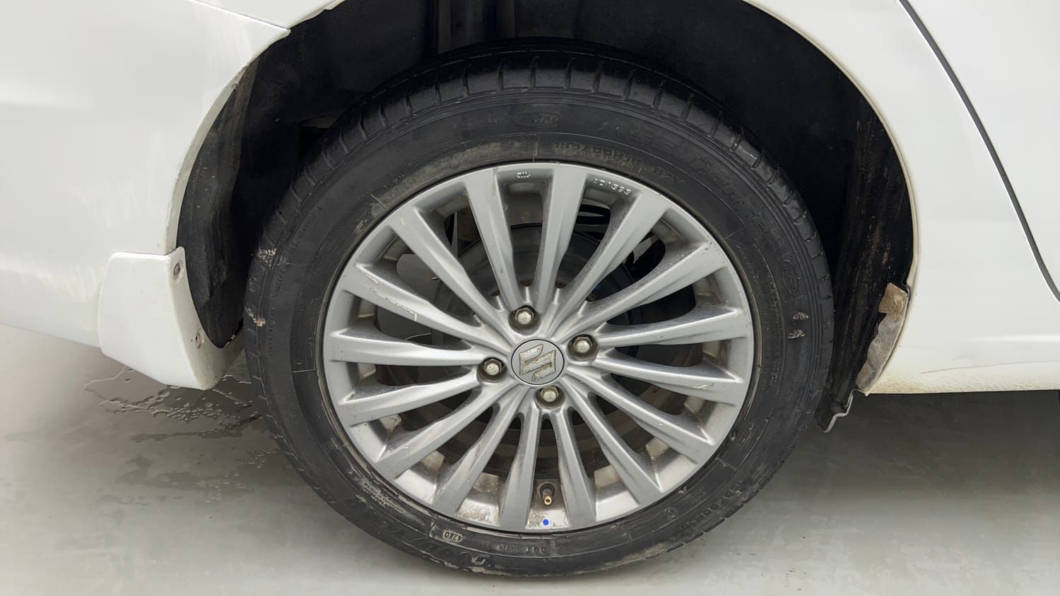 Used 2015 Maruti Suzuki Ciaz ZXI+ Petrol Manual tyres RIGHT REAR TYRE RIM VIEW