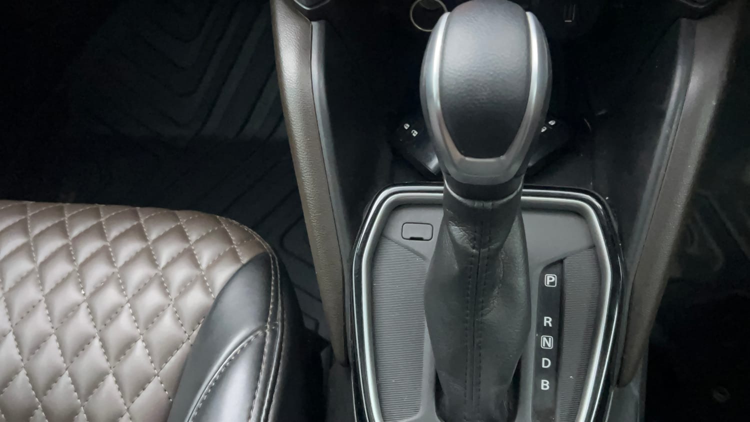 Used 2024 Toyota Urban Cruiser Hyryder G Hybrid Hybrid Automatic interior GEAR  KNOB VIEW