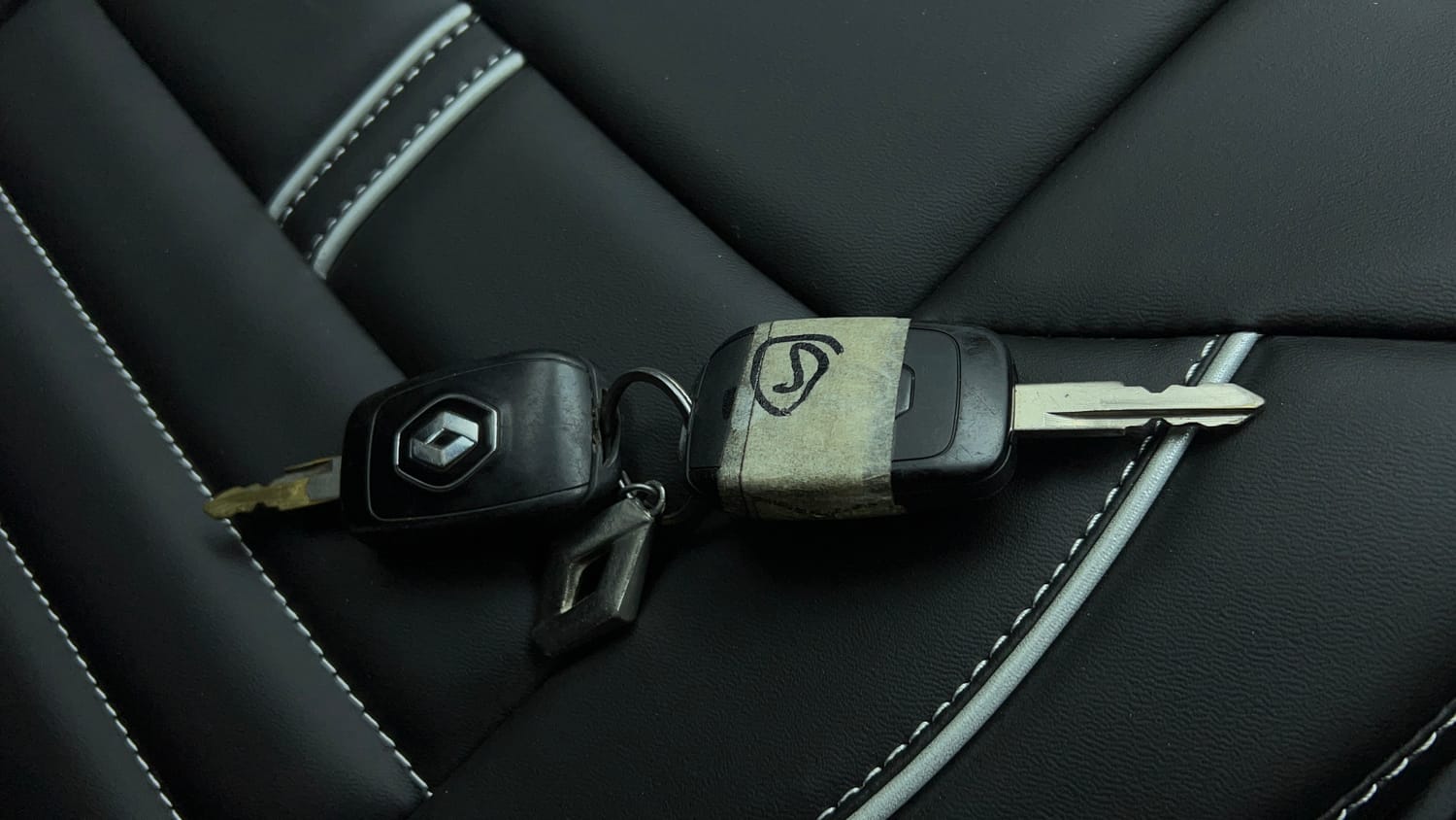 Used 2021 Renault Kwid RXL 1.0 MT Petrol Manual extra CAR KEY VIEW