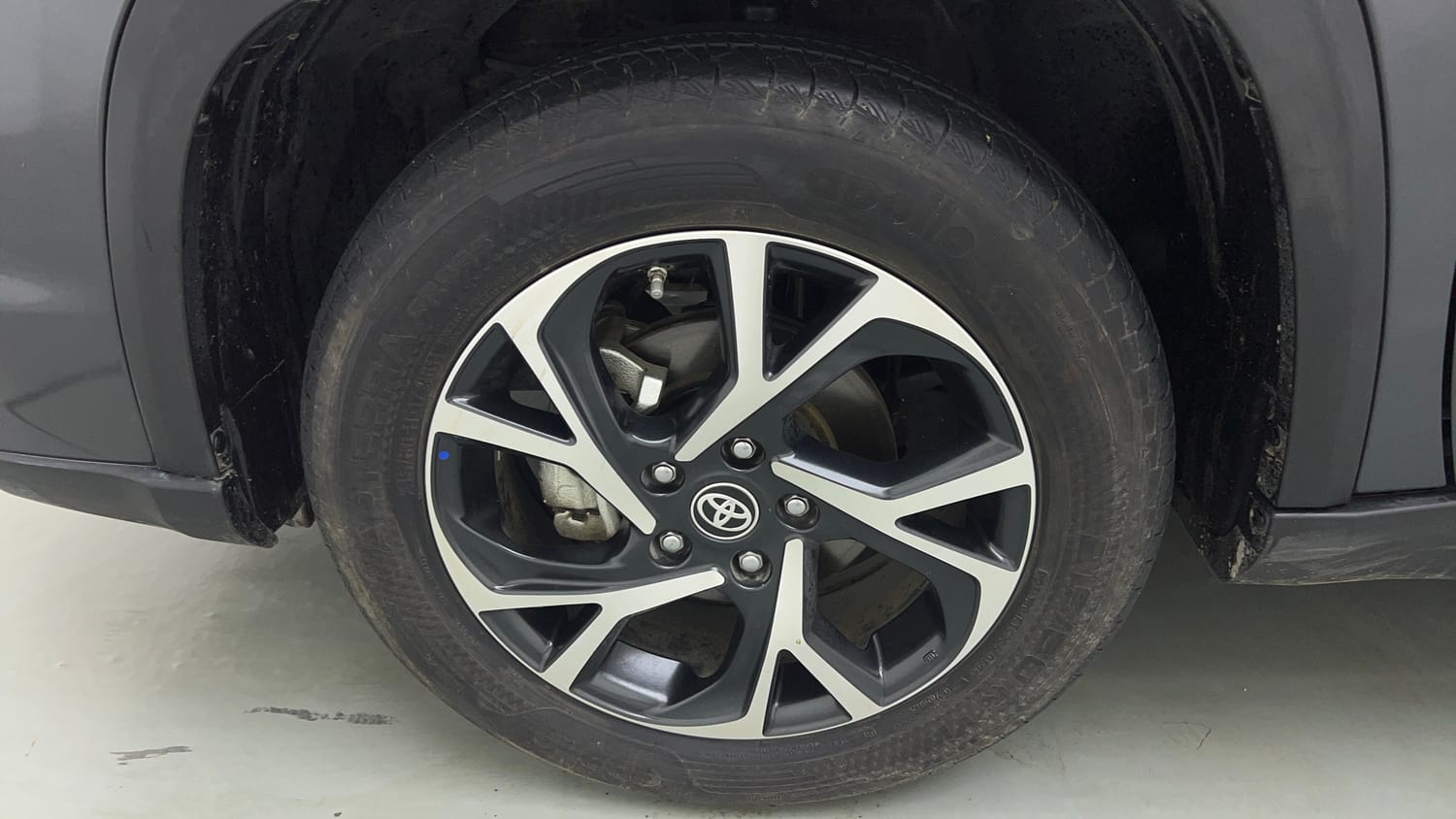 Used 2025 Toyota Urban Cruiser Hyryder V Hybrid Hybrid Automatic tyres LEFT FRONT TYRE RIM VIEW