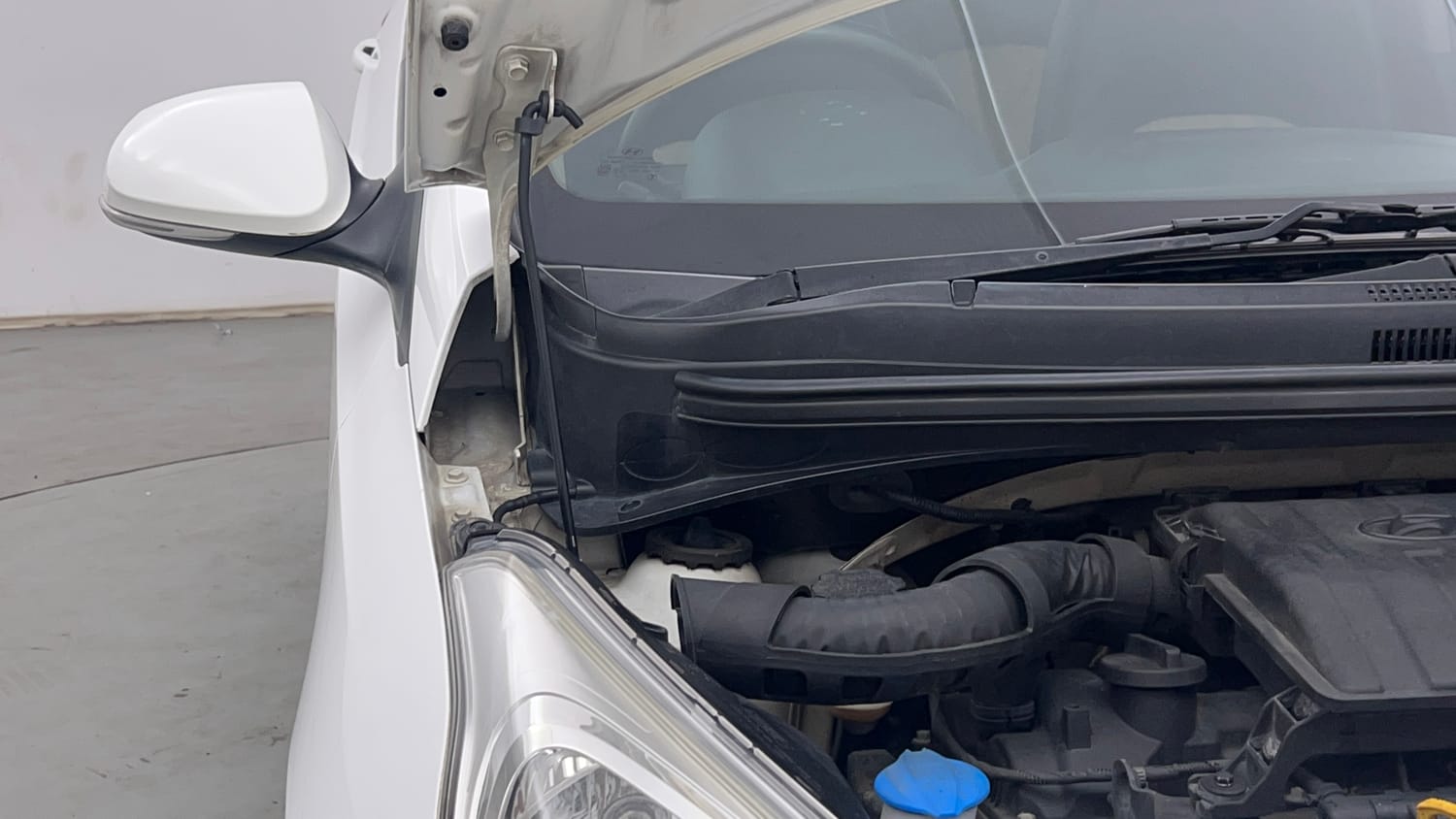 Used 2019 Hyundai Grand i10 Sportz 1.2 Kappa VTVT Petrol Manual engine ENGINE RIGHT SIDE HINGE & APRON VIEW