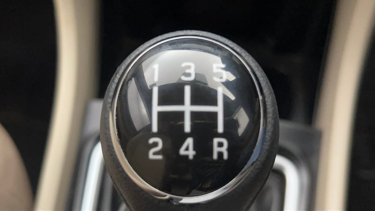 Used 2018 Maruti Suzuki Ciaz Delta 1.4 MT Petrol Manual interior GEAR  KNOB VIEW