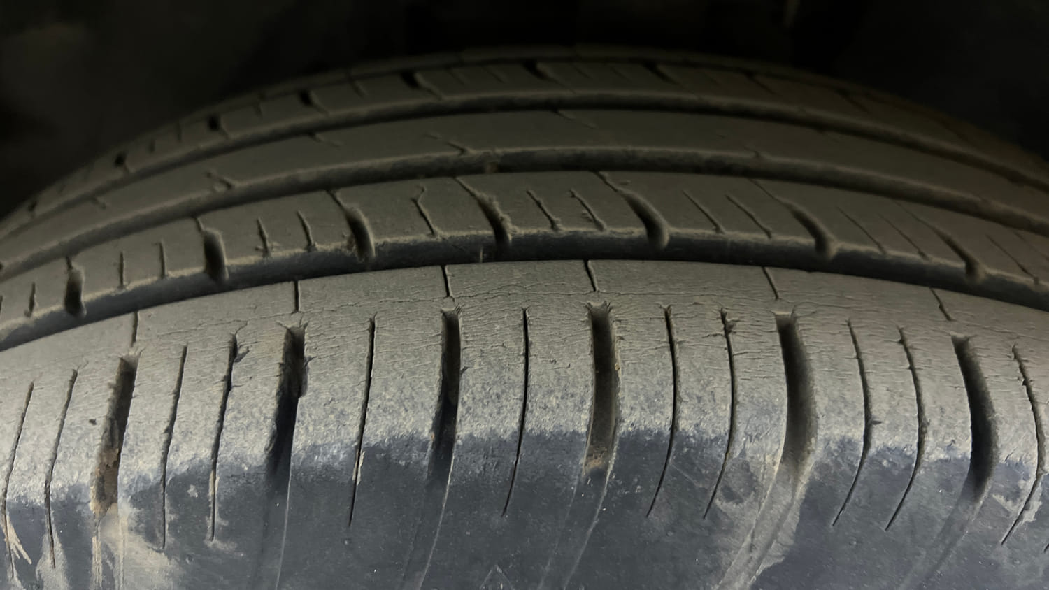 Used 2021 Tata Harrier XE Diesel Manual tyres LEFT FRONT TYRE TREAD VIEW