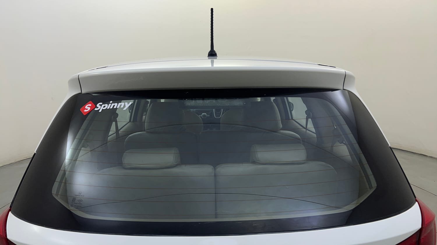 Used 2015 Honda Mobilio S Petrol Petrol Manual exterior BACK WINDSHIELD VIEW
