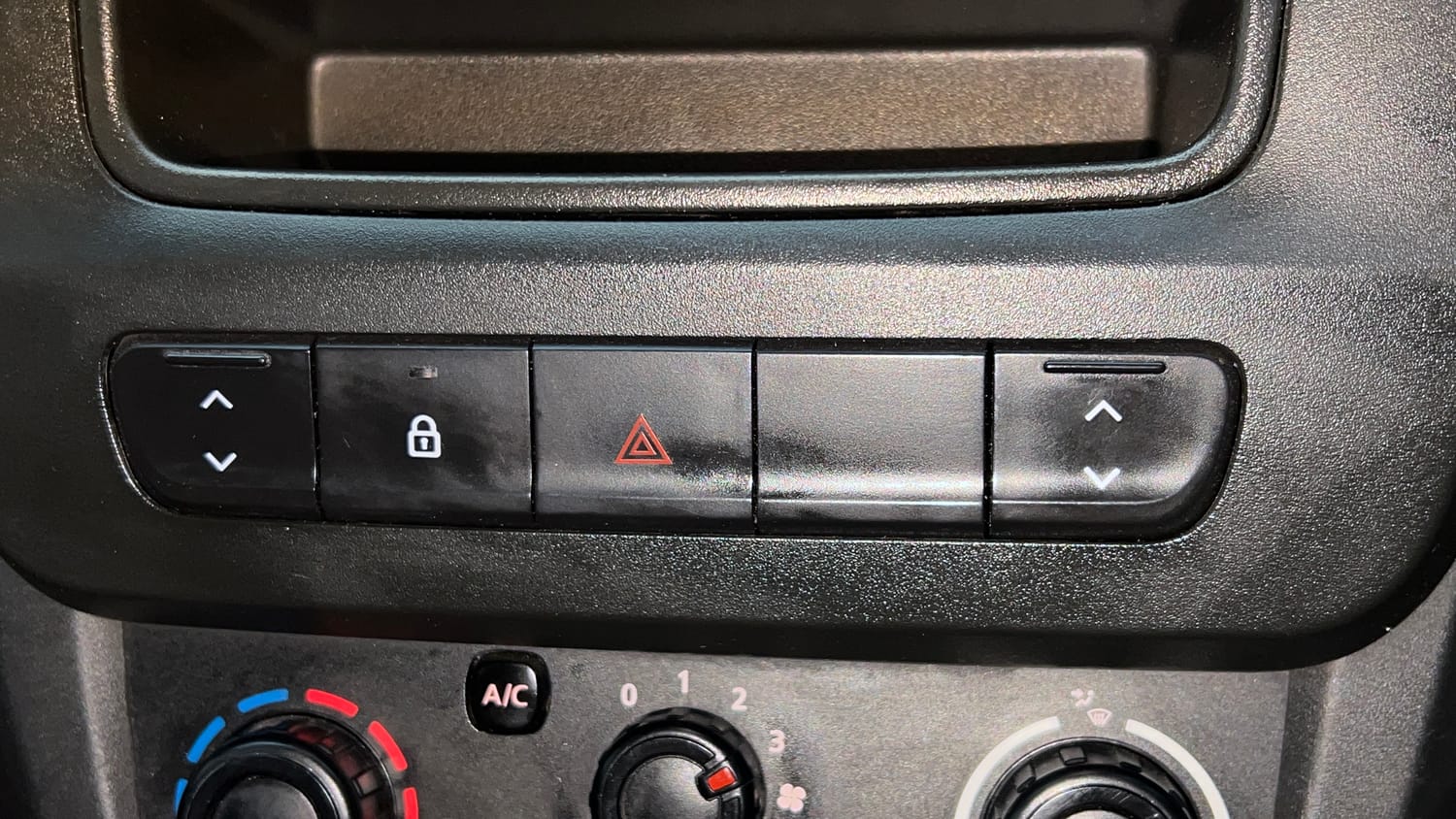 Used 2021 Renault Kwid RXL 1.0 MT Petrol Manual top_features Power windows
