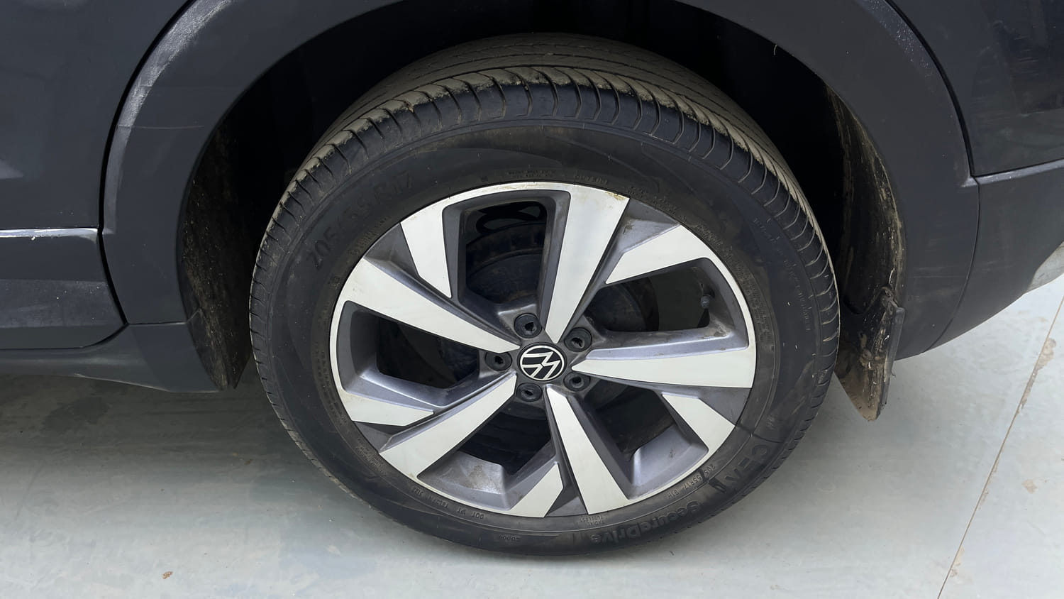 Used 2023 Volkswagen Taigun Topline 1.0 TSI MT Petrol Manual tyres LEFT REAR TYRE RIM VIEW