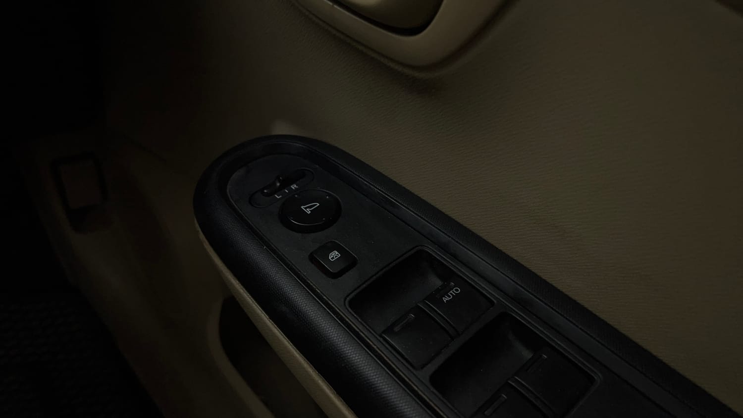 Used 2015 Honda Mobilio S Petrol Petrol Manual top_features Adjustable ORVM