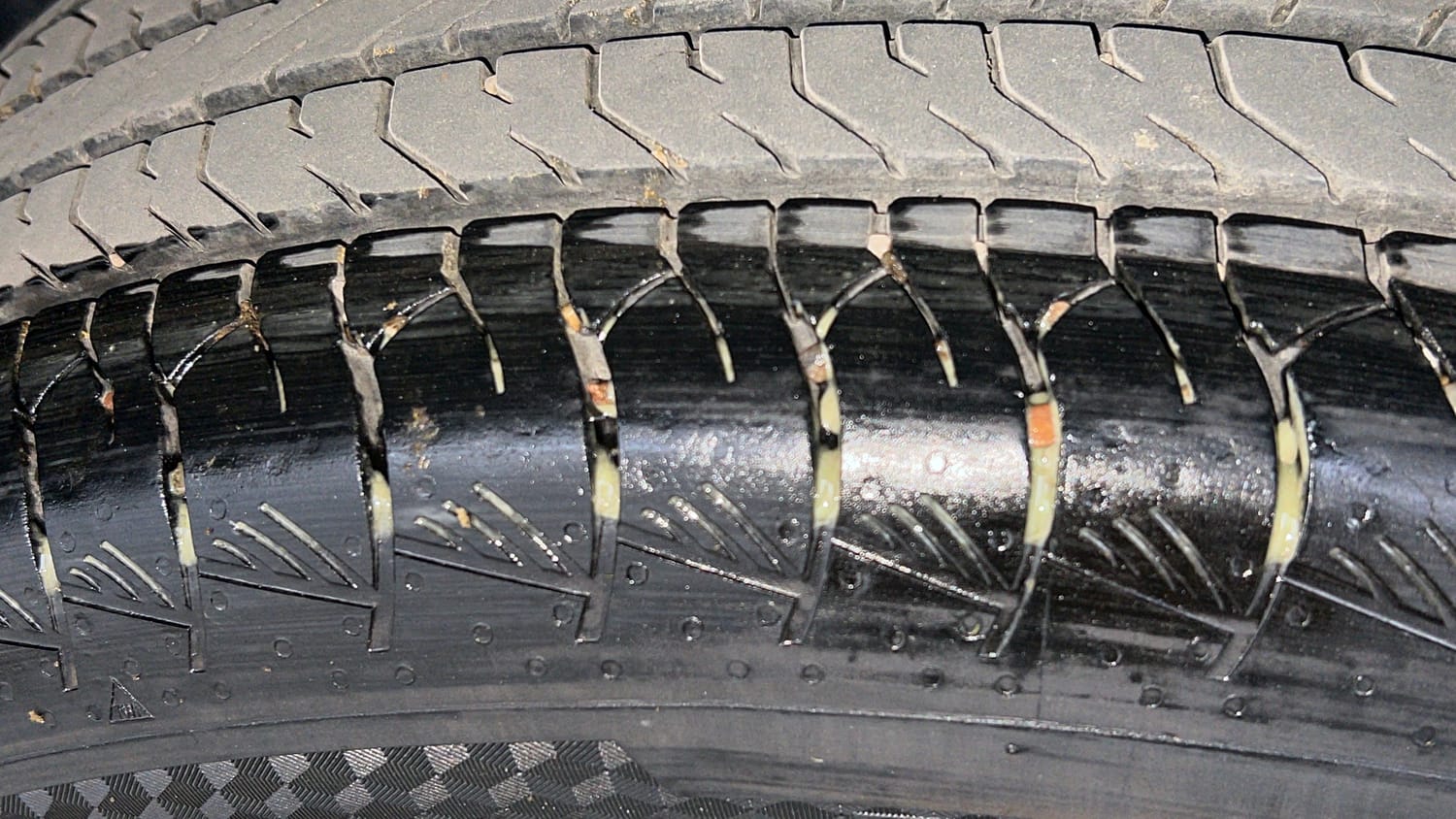 Used 2024 Toyota Urban Cruiser Hyryder G Hybrid Hybrid Automatic tyres LEFT REAR TYRE TREAD VIEW
