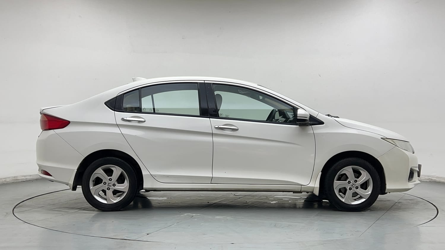 Used 2015 Honda City V Petrol Manual exterior RIGHT SIDE VIEW
