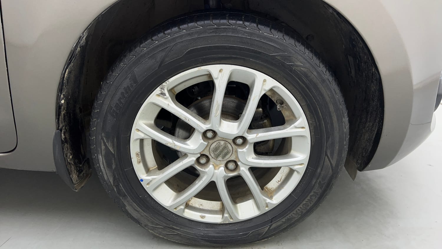 Used 2018 Maruti Suzuki Swift ZXi AMT Petrol Automatic tyres RIGHT FRONT TYRE RIM VIEW