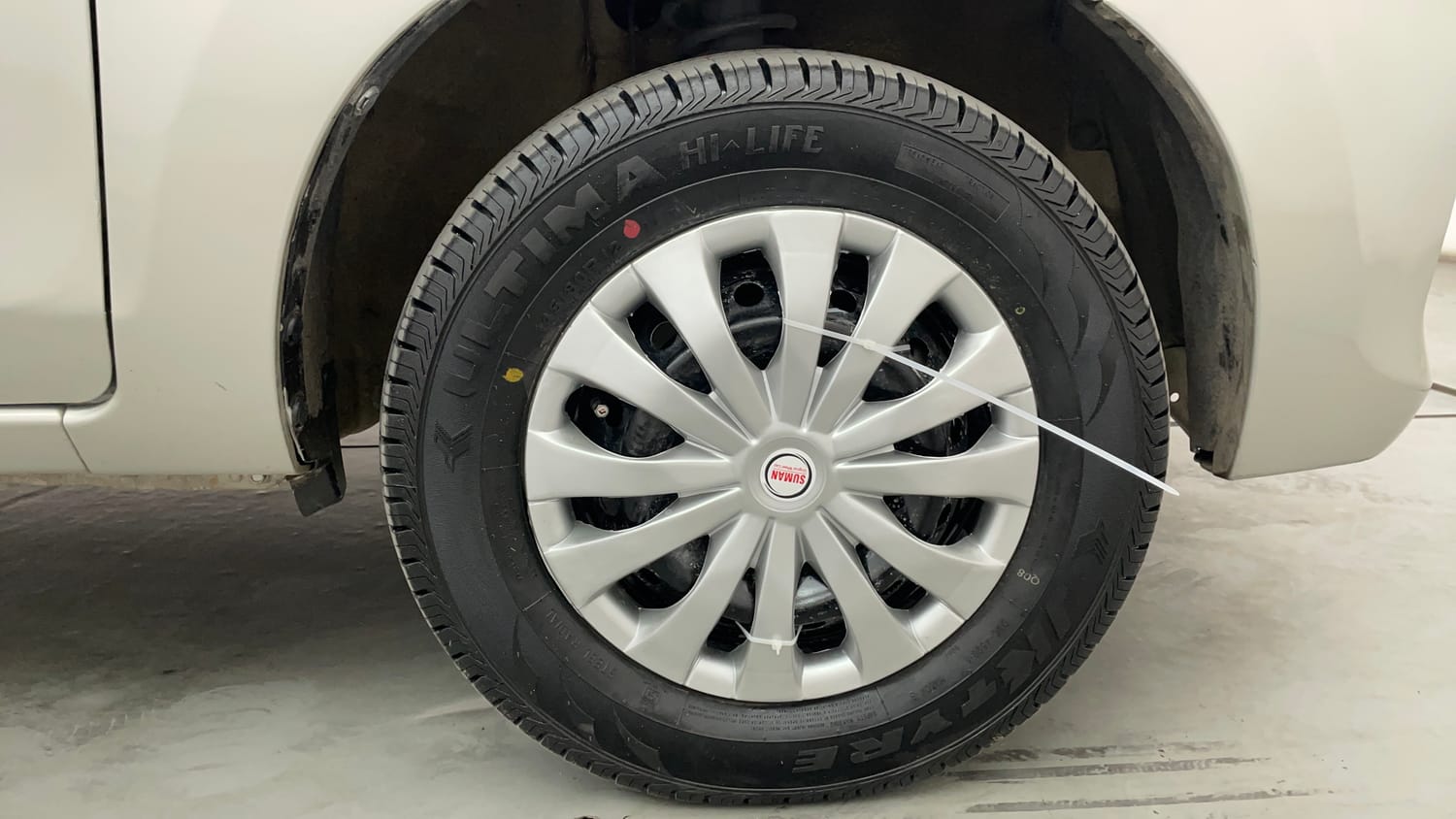 Used 2017 Maruti Suzuki Alto 800 LXi Petrol Manual tyres RIGHT FRONT TYRE RIM VIEW