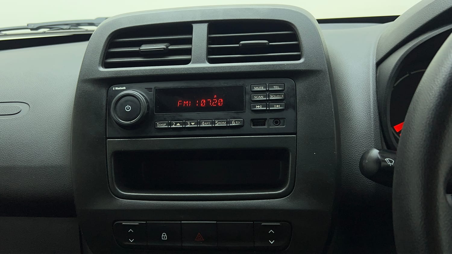 Used 2021 Renault Kwid RXL 1.0 MT Petrol Manual top_features Integrated (in-dash) music system