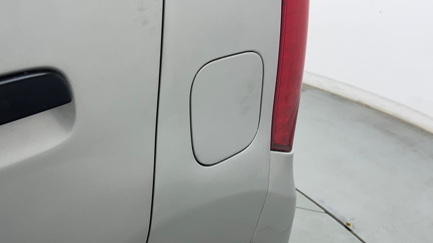 Used 2015 Maruti Suzuki Wagon R LXI Petrol Manual dents MINOR SCRATCH