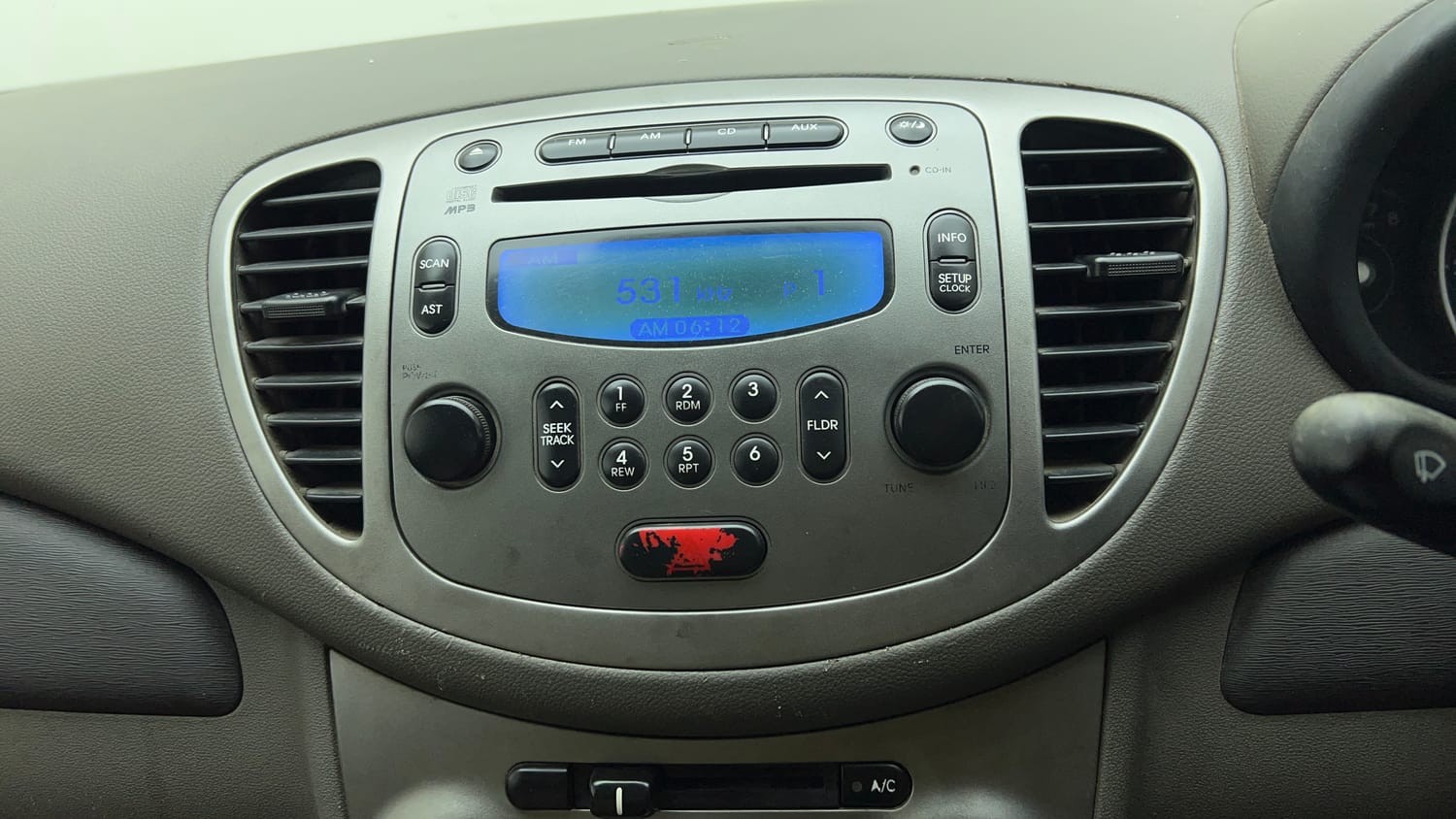 Used 2014 Hyundai i10 Sportz 1.1 iRDE2 Petrol Manual top_features Integrated (in-dash) music system