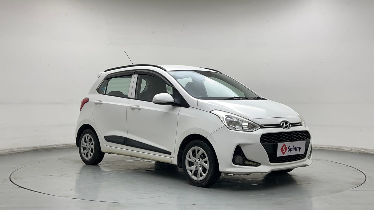 Used 2018 Hyundai Grand i10 Sportz 1.2 Kappa VTVT Petrol Manual exterior RIGHT FRONT CORNER VIEW