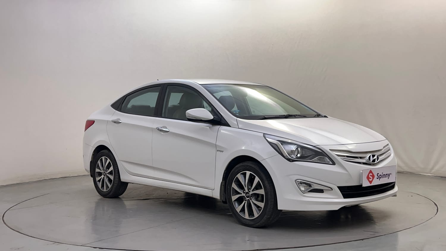 Used 2015 Hyundai Fluidic Verna 4S 1.6 VTVT SX Petrol Manual exterior RIGHT FRONT CORNER VIEW