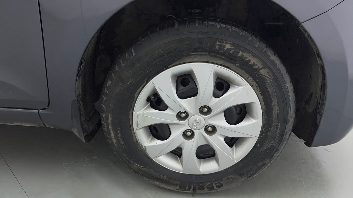 Used 2018 Hyundai Elite i20 Magna Executive 1.2 Petrol Manual tyres RIGHT FRONT TYRE RIM VIEW