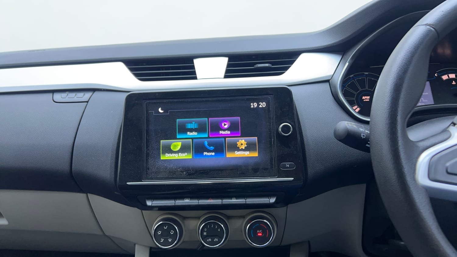 Used 2020 Renault Triber RXZ EASY-R AMT Petrol Automatic interior MUSIC SYSTEM & AC CONTROL VIEW