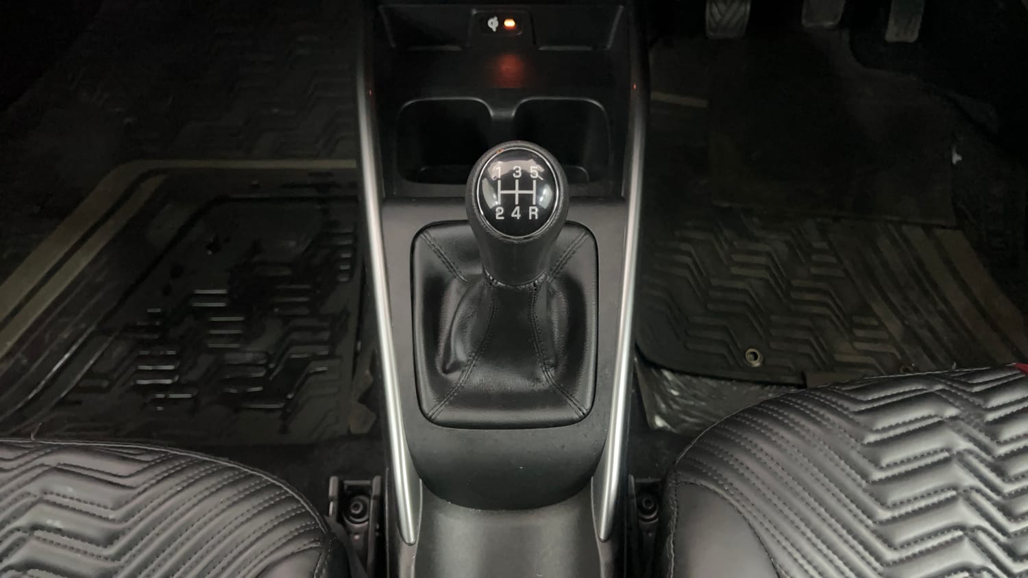 Used 2024 Maruti Suzuki Fronx Alpha 1.0L Turbo MT Petrol Manual interior GEAR  KNOB VIEW