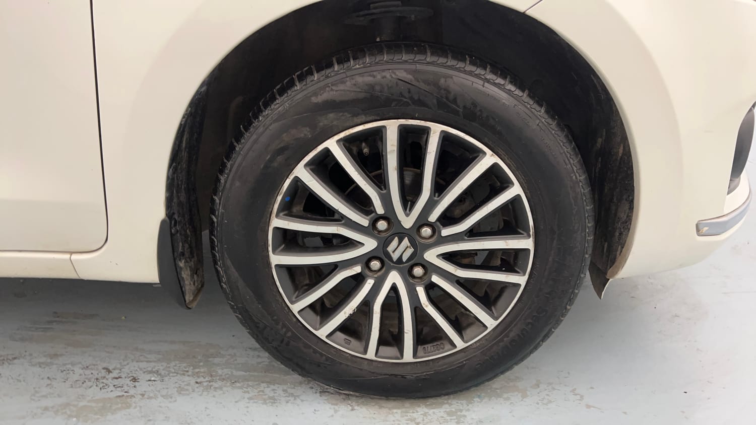 Used 2018 Maruti Suzuki Dzire ZDi Plus AMT Diesel Automatic tyres RIGHT FRONT TYRE RIM VIEW
