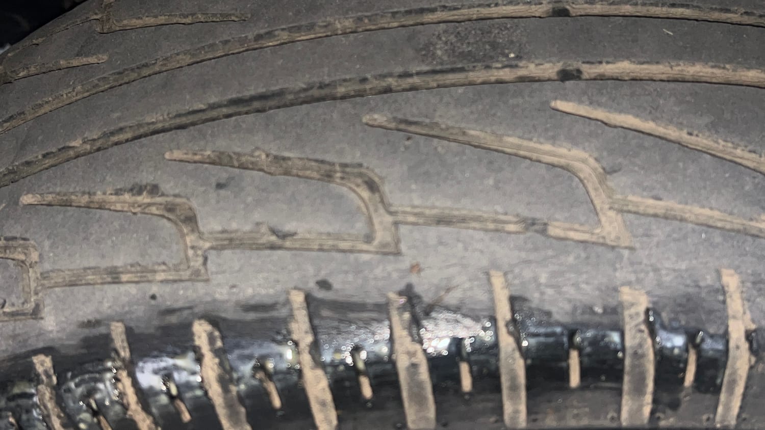 Used 2016 Mahindra XUV500 W4 Diesel Manual tyres RIGHT REAR TYRE TREAD VIEW