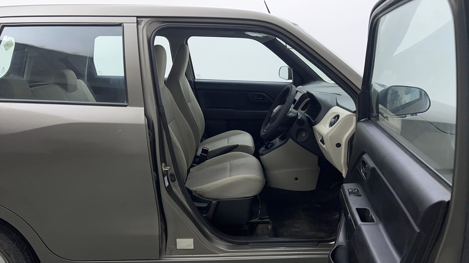 Used 2020 Maruti Suzuki Wagon R LXi 1.0 CNG Cng Manual interior RIGHT SIDE FRONT DOOR CABIN VIEW