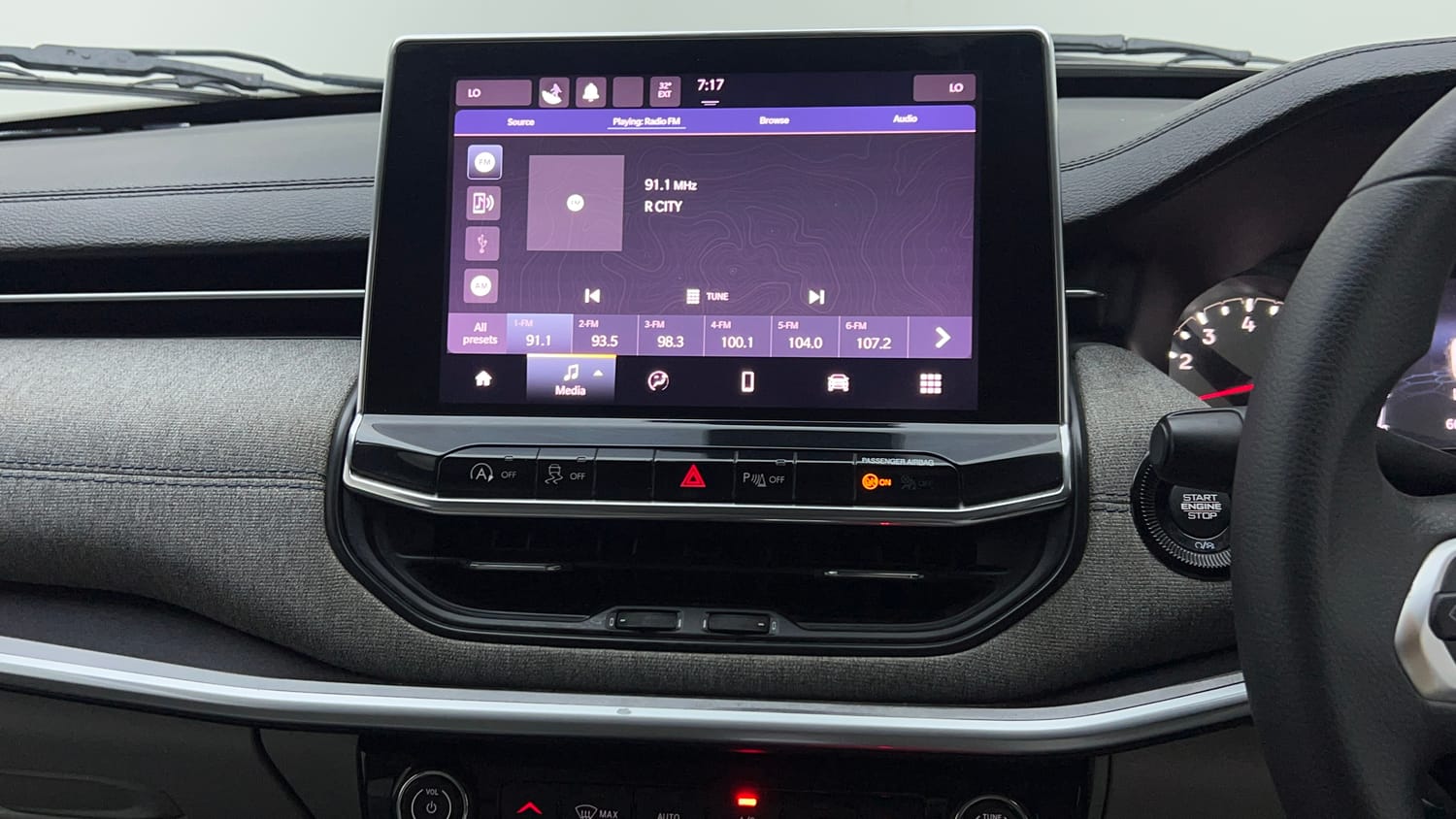 Used 2021 Jeep Compass Longitude (O) 1.4 Petrol DCT Petrol Automatic top_features Integrated (in-dash) music system