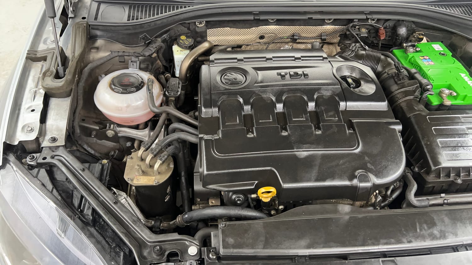 Used 2019 Skoda Superb L&K TDI AT Diesel Automatic engine ENGINE RIGHT SIDE VIEW