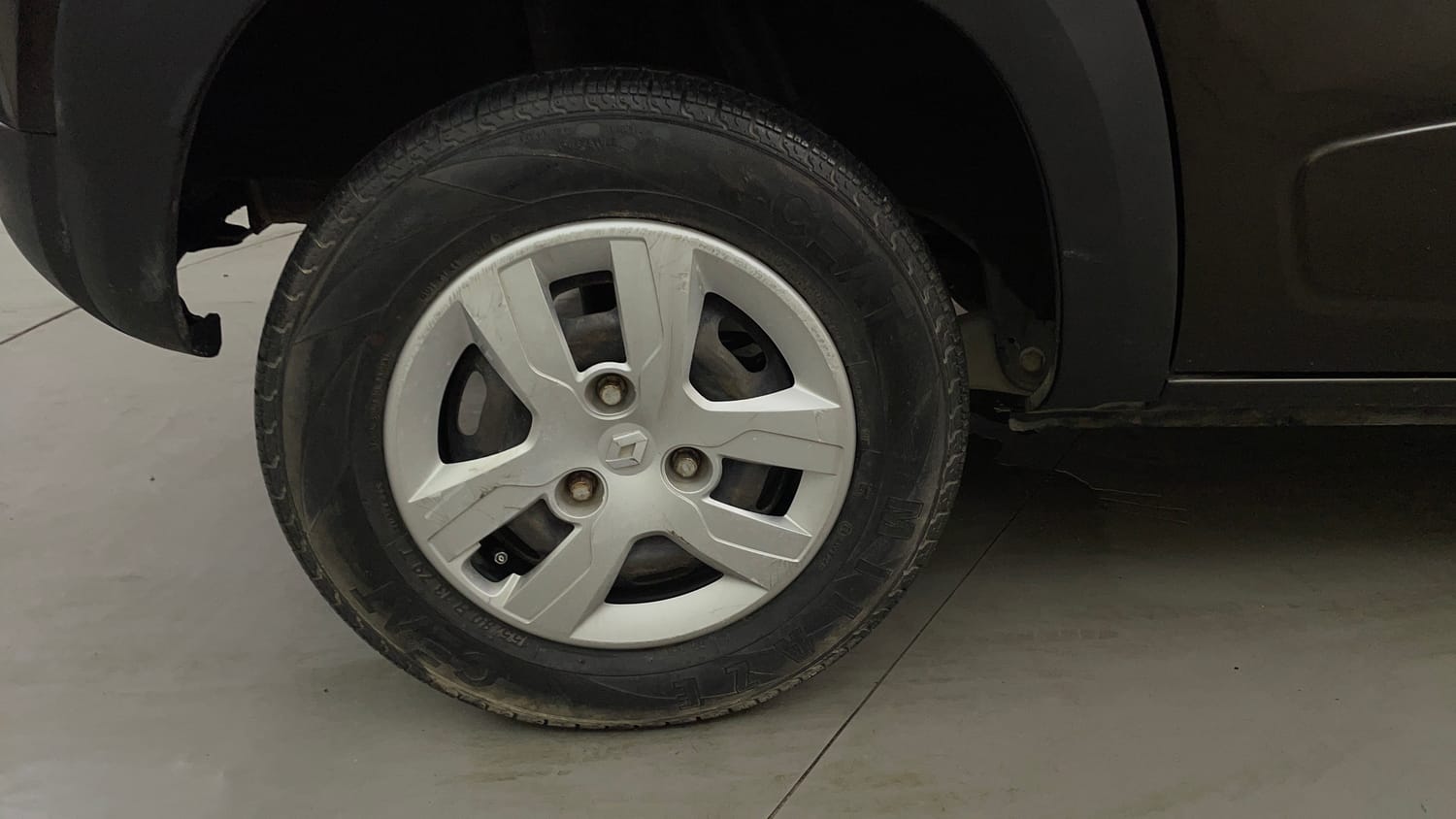 Used 2018 Renault Kwid 1.0 RXT AMT Petrol Automatic tyres RIGHT REAR TYRE RIM VIEW