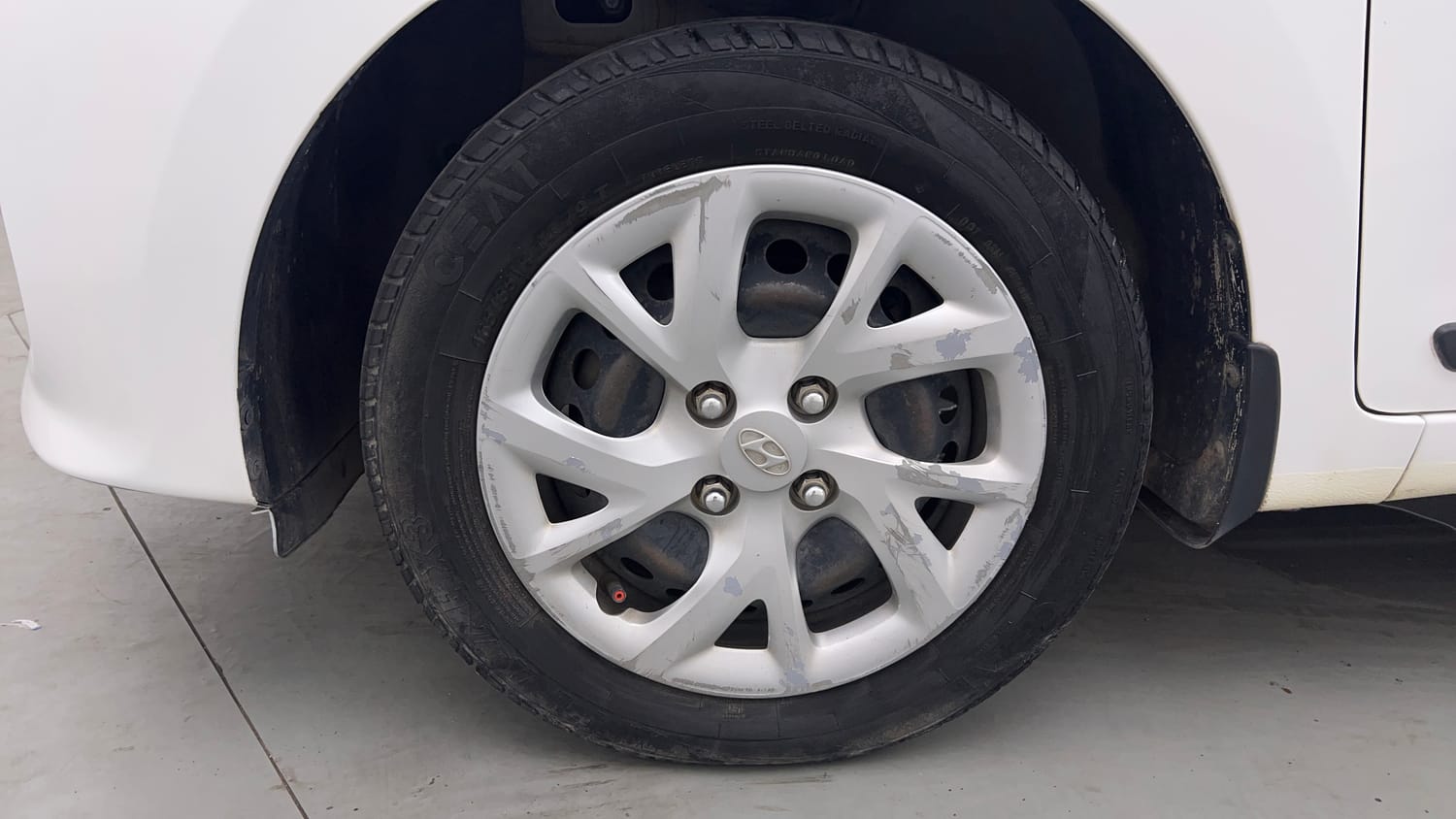 Used 2019 Hyundai Grand i10 Sportz 1.2 Kappa VTVT Petrol Manual tyres LEFT FRONT TYRE RIM VIEW