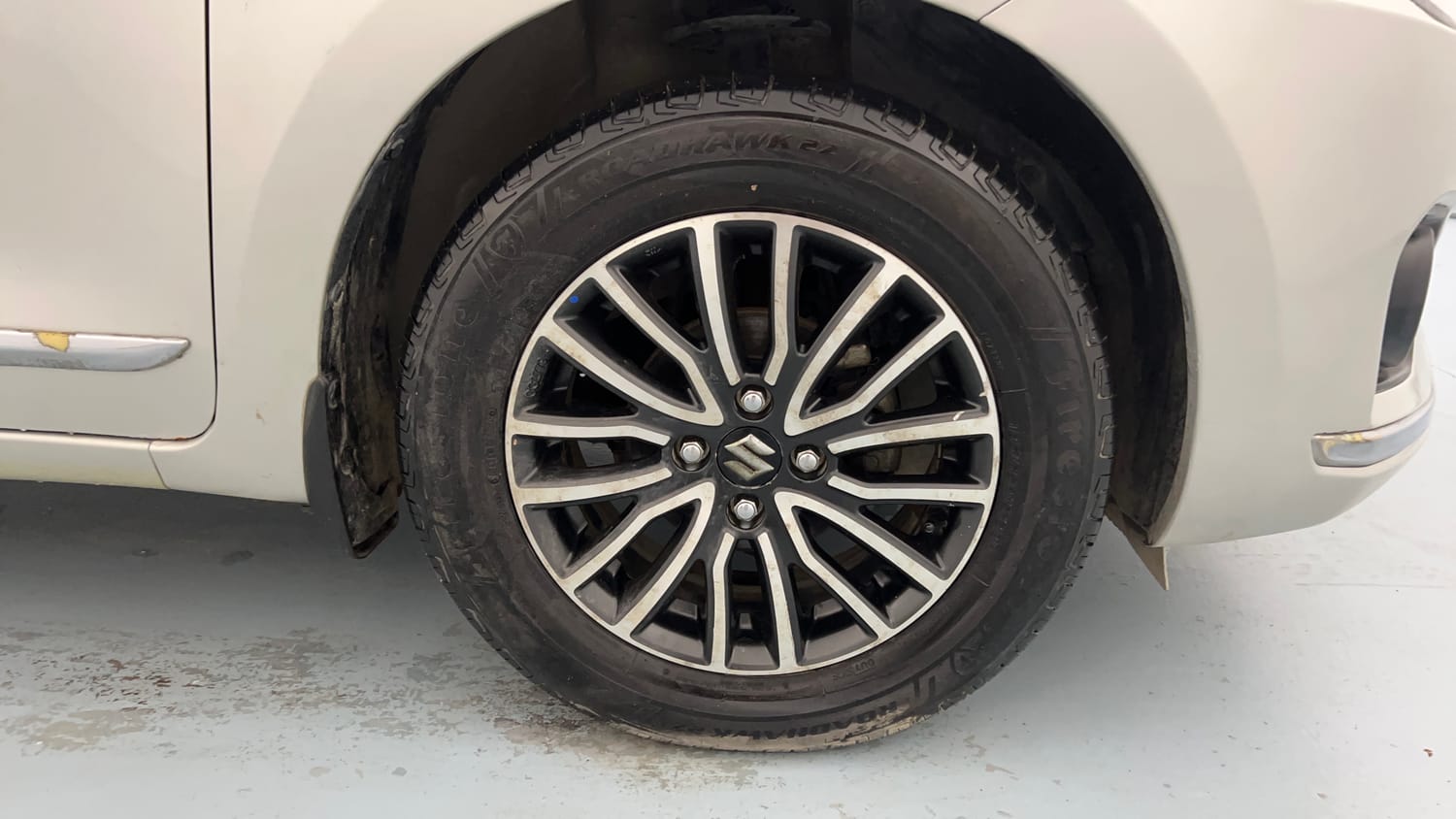 Used 2018 Maruti Suzuki Dzire ZXi Plus Petrol Manual tyres RIGHT FRONT TYRE RIM VIEW