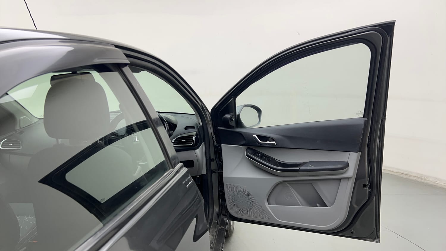 Used 2021 Tata Tiago XZ Plus Petrol Manual interior RIGHT FRONT DOOR OPEN VIEW